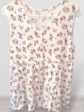 🌺Lazy Sundays White Floral V-Neck Tiered Tank Top